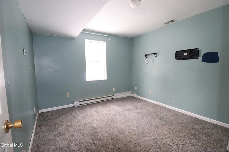 4th image of 21-23 Hickory Circle