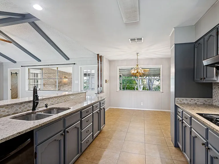 313 Sagecrest Dr — Photo 12