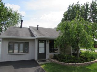 30W035 Wembly Dr, Warrenville, IL 60555