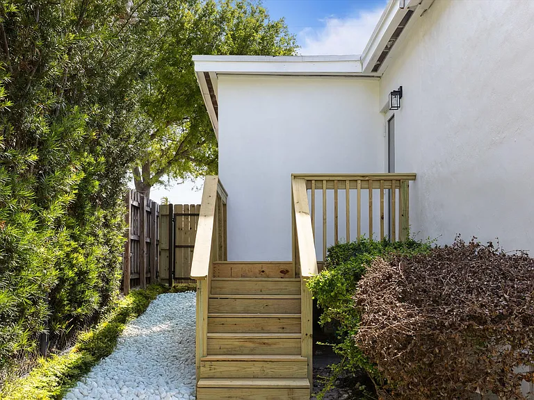 2786 SW 33rd Ave — Photo 23