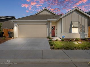 9722 Silver Falls Ln, Shafter, CA 93263