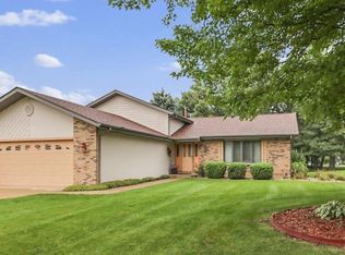 6939 Forest Ridge Dr, Schererville, IN 46375