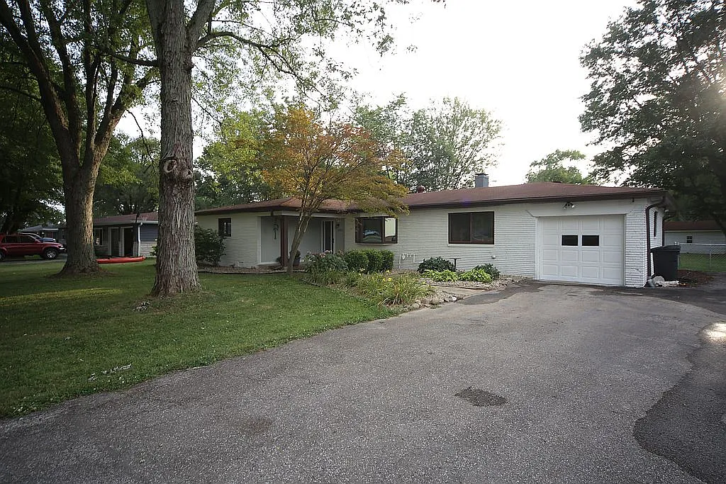 1152 N County Road 900 E photo 1