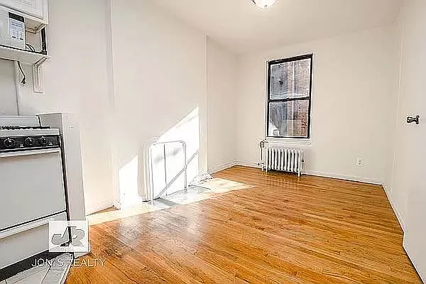 Rented by Jonis Realty | media 1