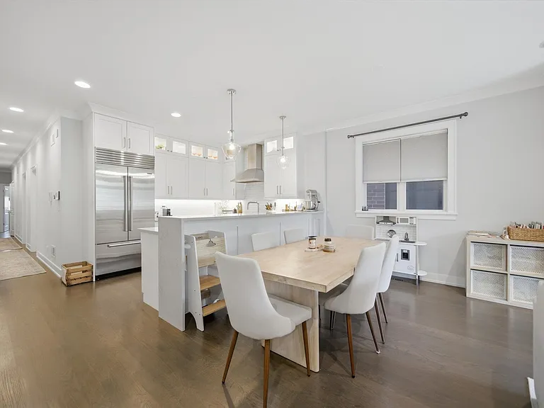 2341 W Roscoe St #2W — Photo 6