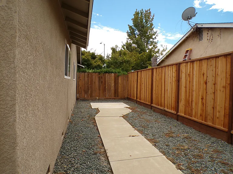 3733 Longbridge Dr — Photo 12