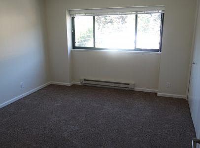 5th image of 390 Alida Way APT 8