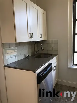 Rented by Link NY Realty | media 33