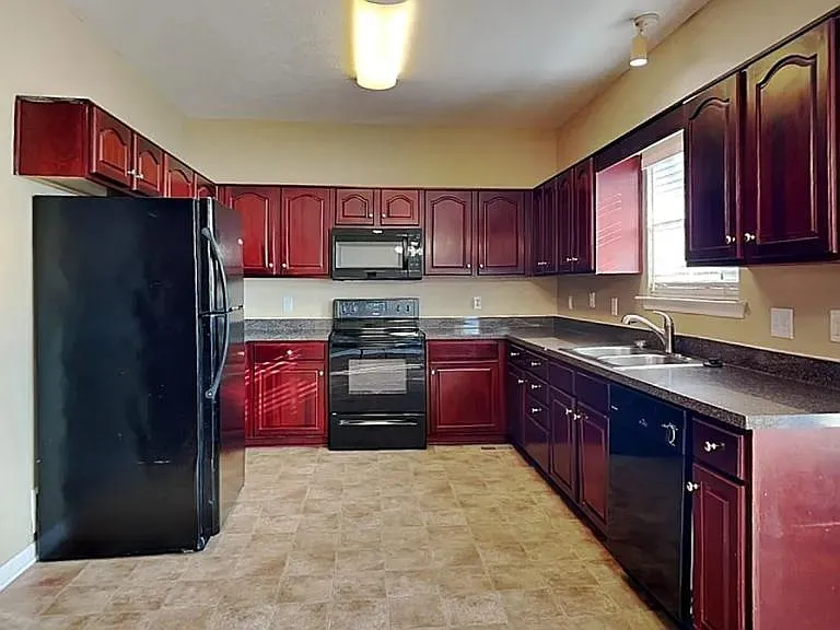 525 California Ave photo 1