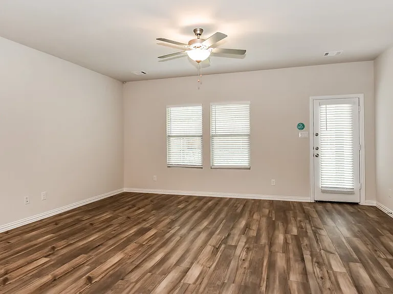 1411 Rolling Fox Dr — Photo 5