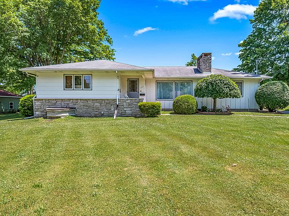 2nd image of 207 Maumee St