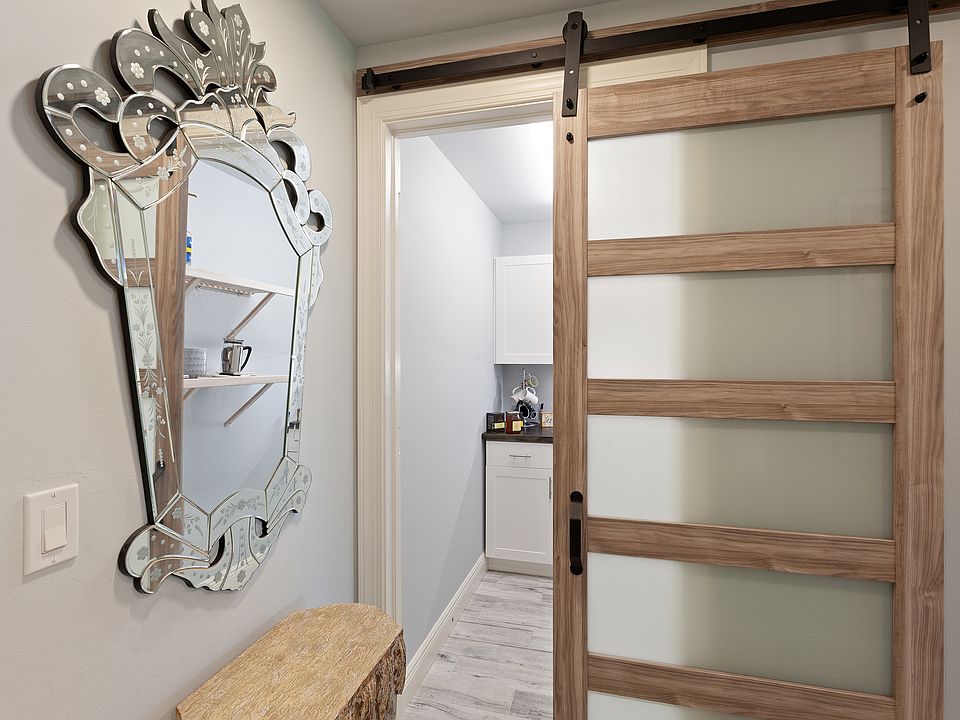 Walk in pantry