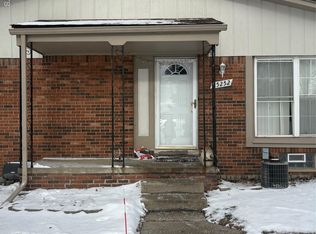 35252 Terrybrook Dr, Sterling Heights, MI 48312