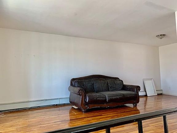3rd image of 2217 Edgemere Ave Floor 2