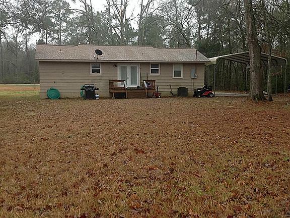 Enjoy coffee on the back deck, plenty of room for the kids to play