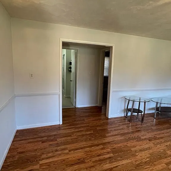 1026 Maple Ave E #1 — Photo 8
