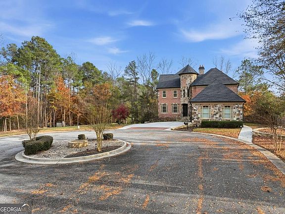 2nd image of 7611 Regency Cir