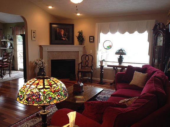 2nd image of 6 Rosewood Ct