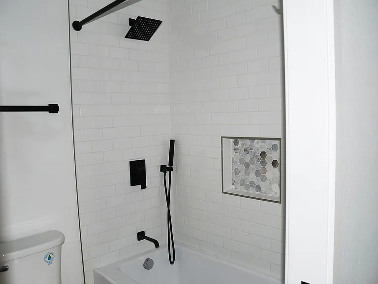 994 Valencia St — Photo 10