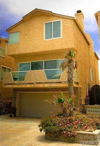 Front view of property, 104 Los Feliz.