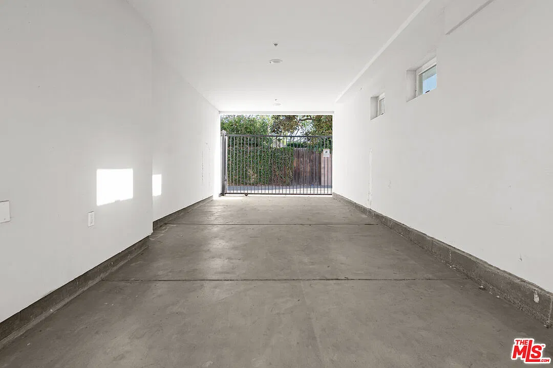 2 bed, 2.0 bath, 1395 sqft, $3,995 — Photo 3