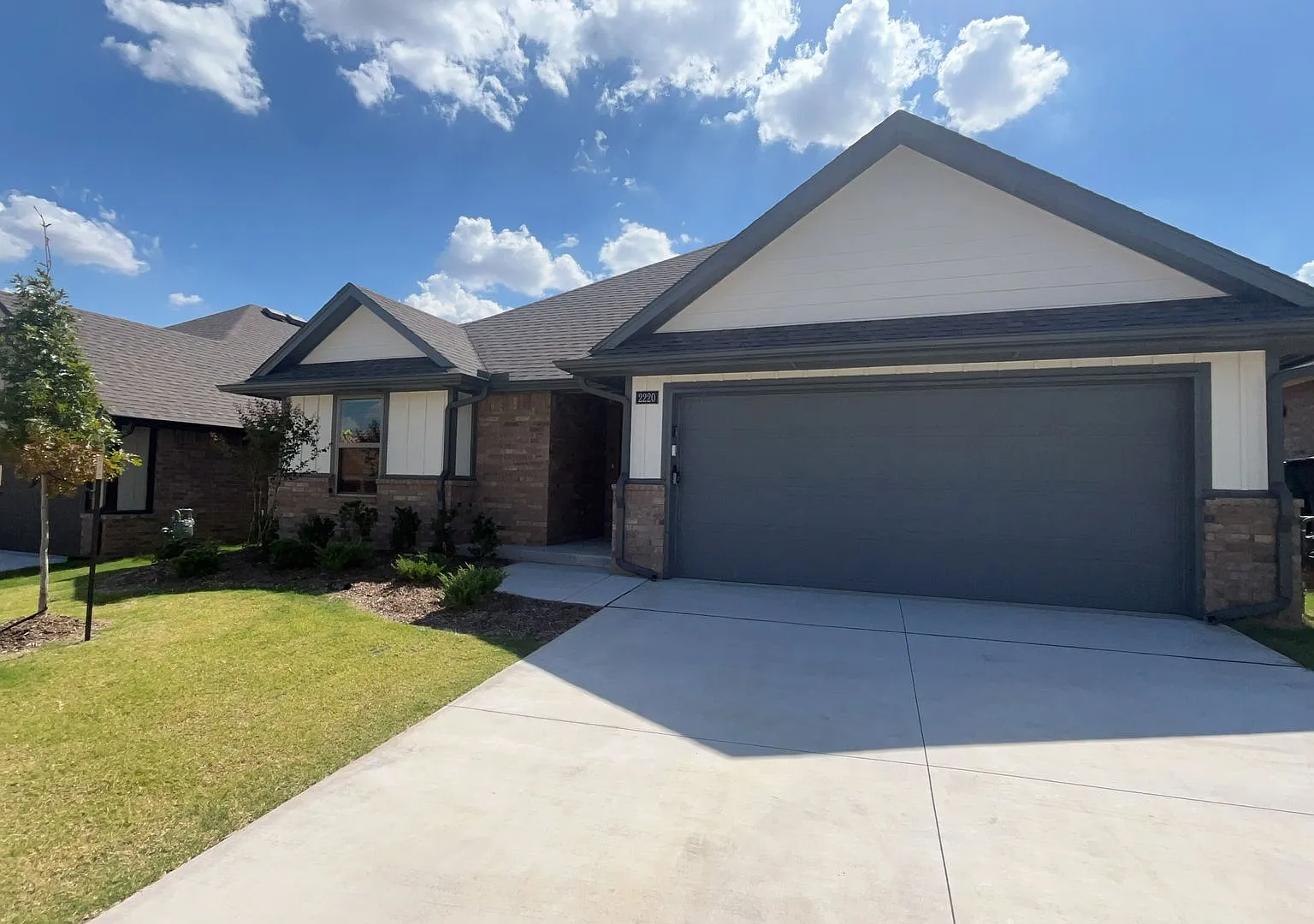 Brand New 3 Bedroom In Edmond — Photo 1