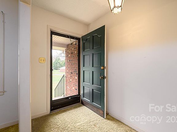 4th image of 124 Starcrest Dr
