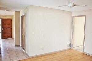 5th image of 1006 W Embassy Dr