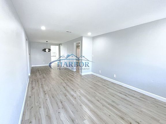 3rd image of 969 W Oliver St