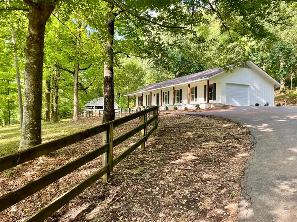 2638 Perry Rd, Grenada, MS 38901