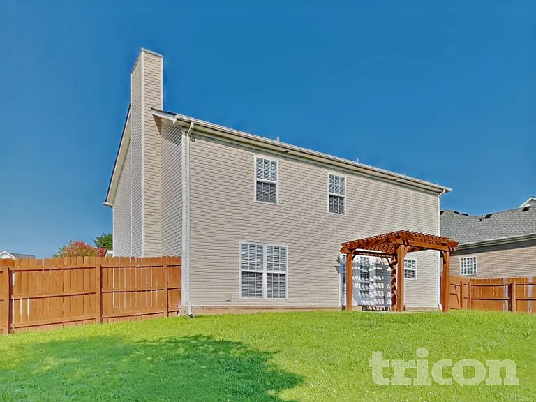 2037 Red Jacket Trce — Photo 18