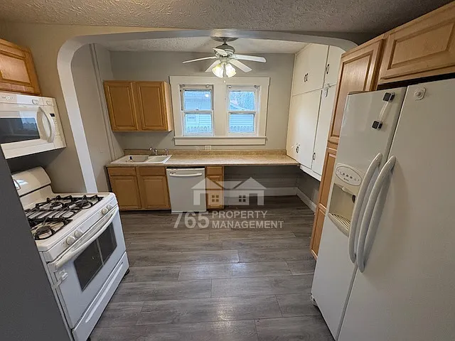 932 S Webster St — Photo 6