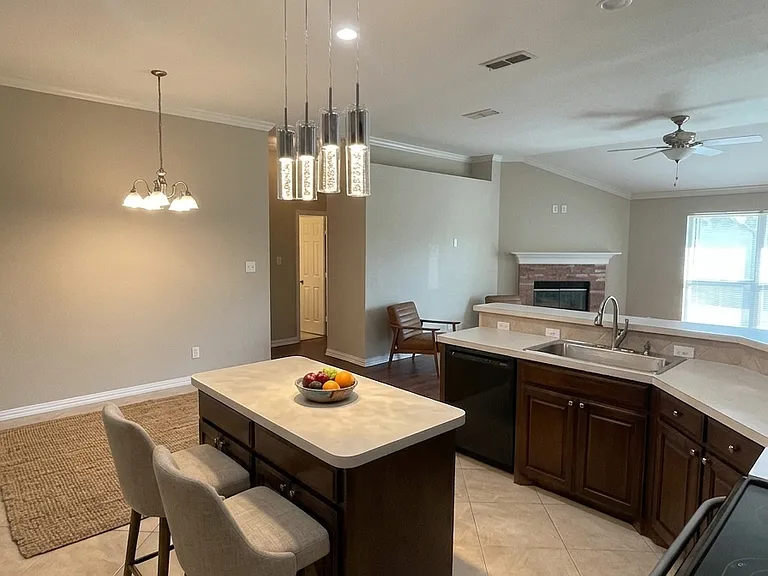 1919 Lennox Ln — Photo 17