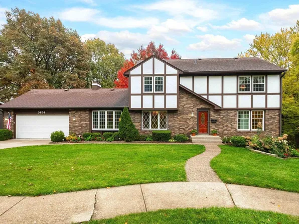 3454 52nd St, Moline, IL 61265