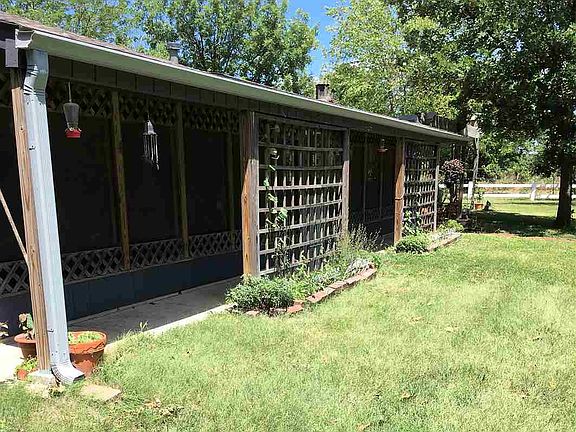 3rd image of 2821 SE 40th St