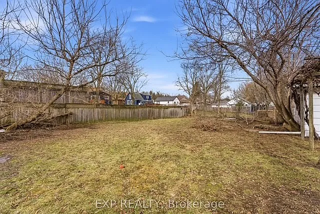 8 Reynolds Cres #1 — Photo 14