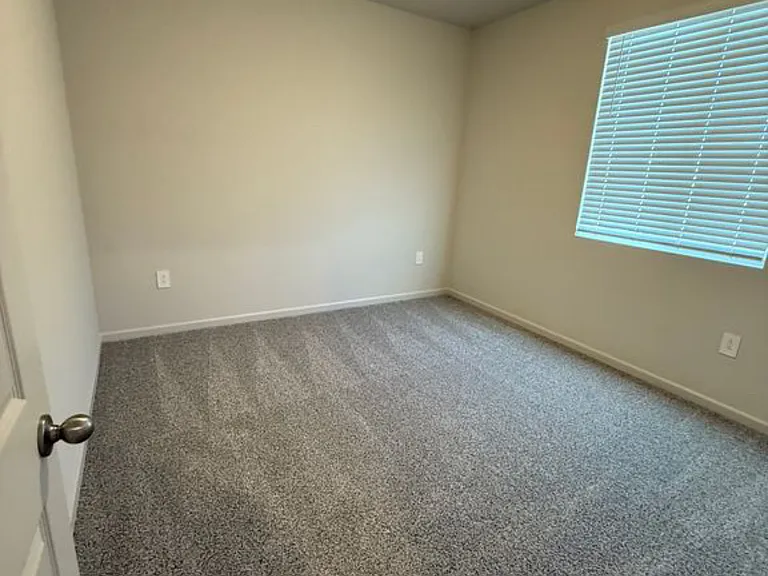 1723 Skagway Ave — Photo 12