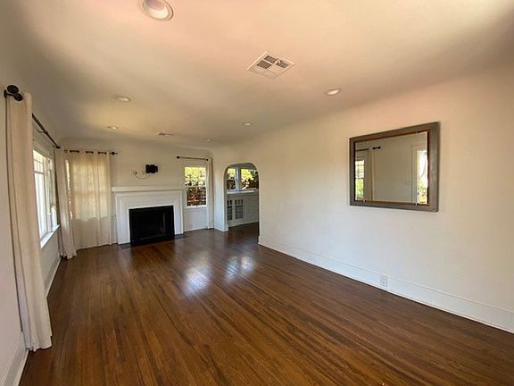 4th image of 3379 32nd St #A