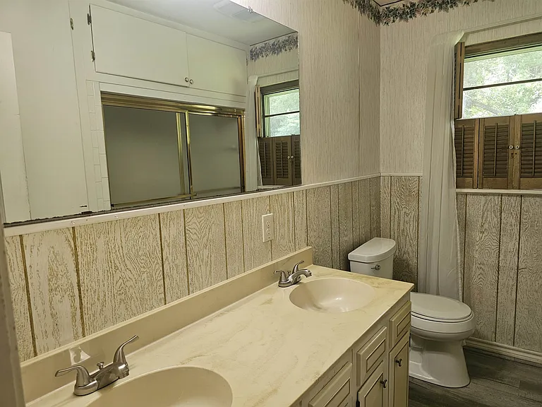 1211 Webb St — Photo 7
