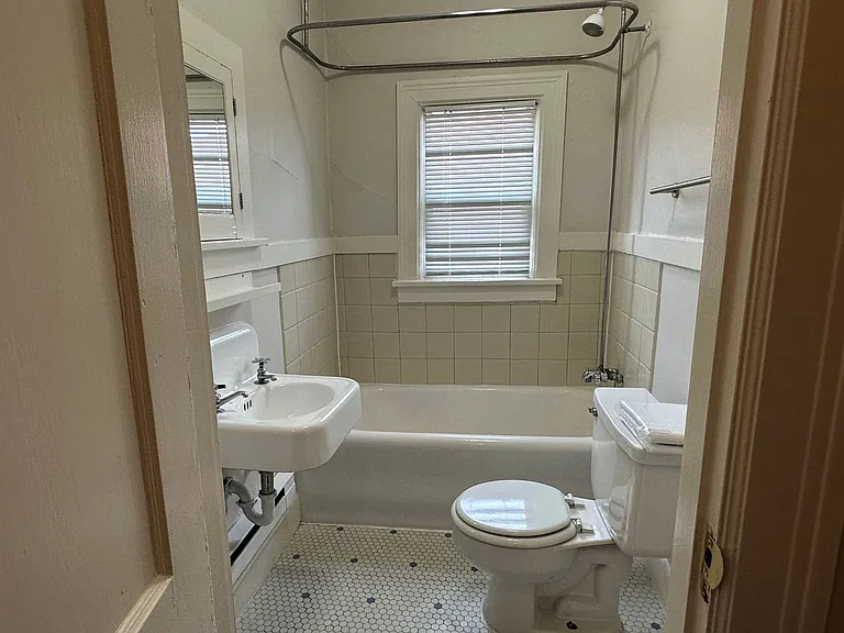 635 NE Randall Ave — Photo 7