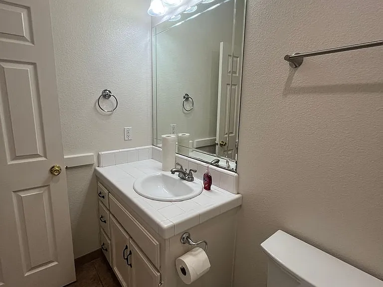 1807 E Harter Ct — Photo 9