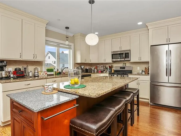 87 Gainsborg Ave — Photo 3