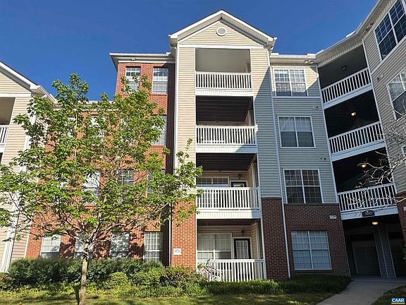 3rd image of 300 Riverbend Dr APT 2A