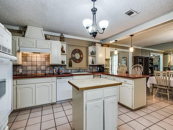 5th image of 7905 Donegal Ln