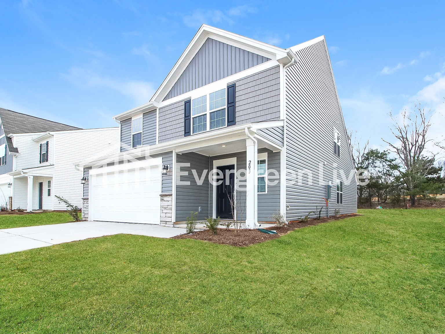 5 bed, 2.0 bath, 2307 sqft, $2,145 — Photo 3