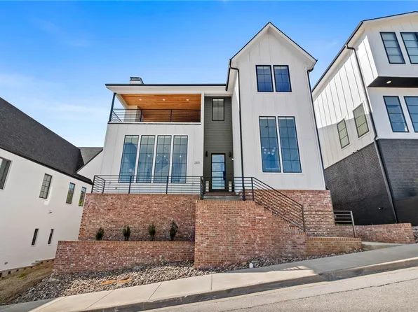 2105 E Panorama Pl, Fayetteville, AR 72701