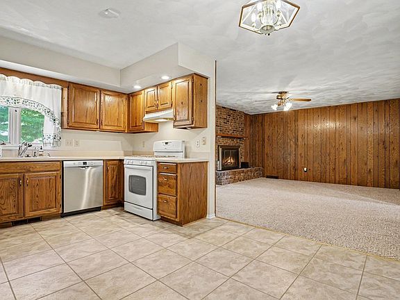 4th image of 56167 Sturbridge Cir