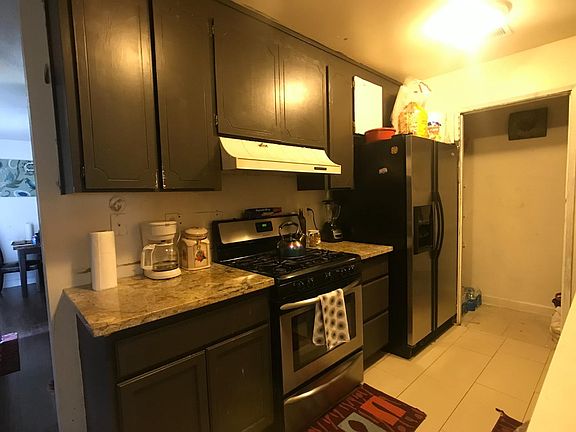 5th image of 3205 Warwick Ct