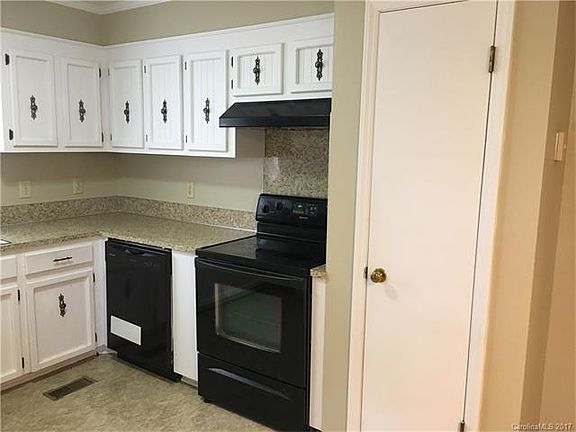 4th image of 375 Holly Cir #36