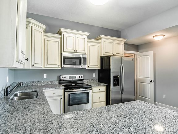 4th image of 74 Trace Dr